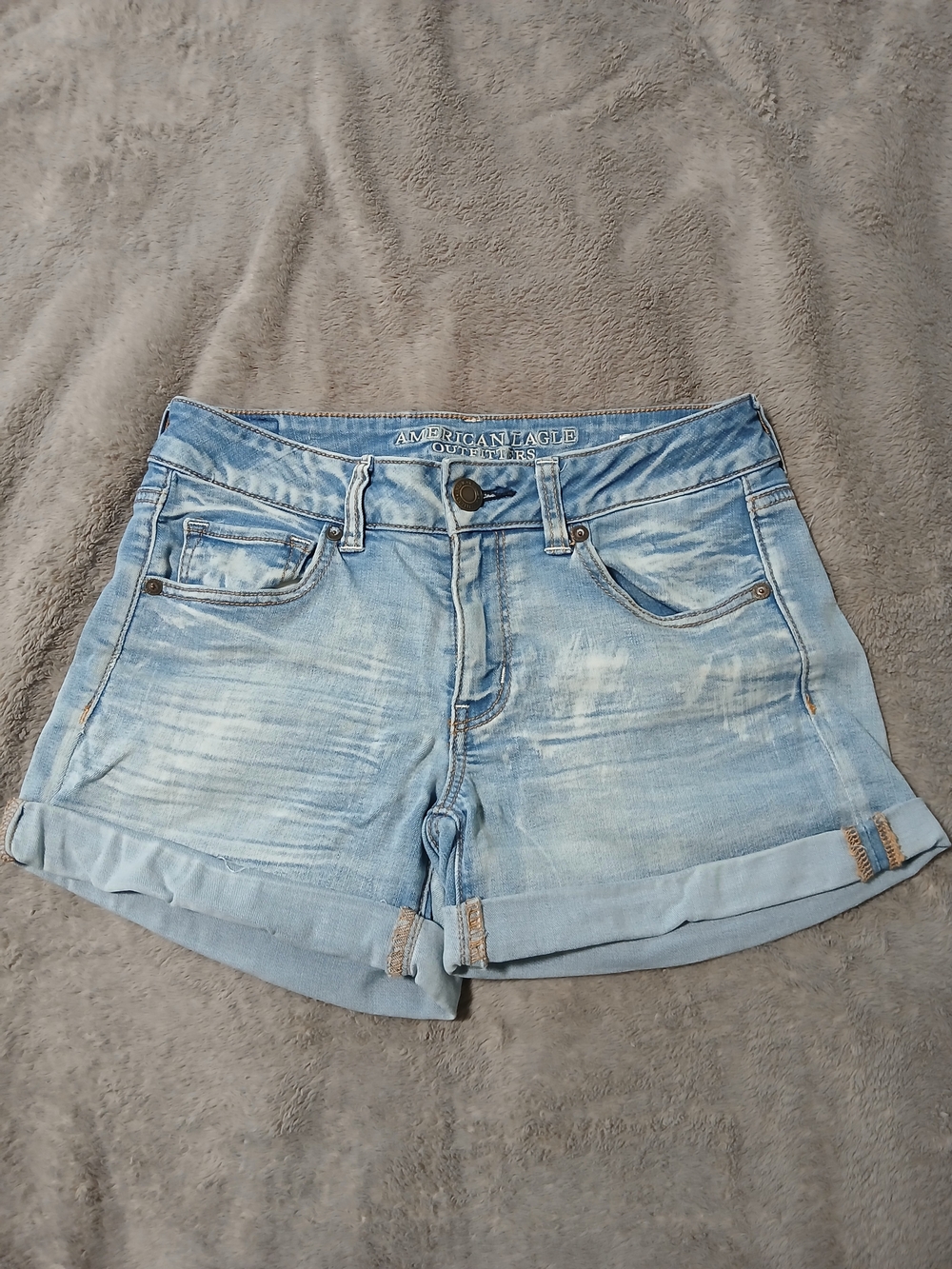 American Eagle Outfitters Light Wash Denim Roll-Cuff Jean Shorts